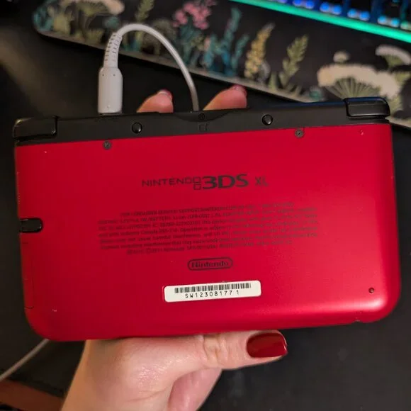 Nintendo 3DS XL, red, includes case and 15 games - Picture 2 of 8